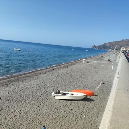 Attico Delle Pomelie Lägenhet Santa Teresa Di Riva Exteriör bild