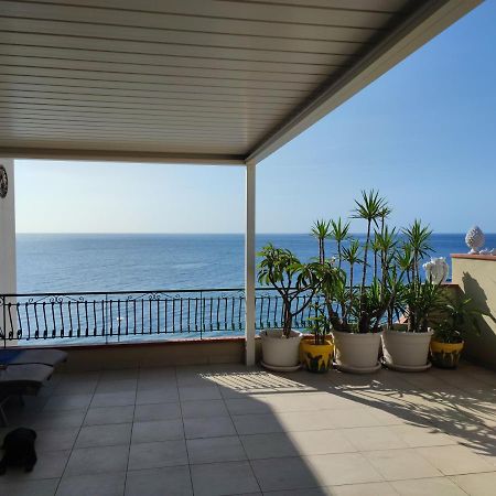 Attico Delle Pomelie Lägenhet Santa Teresa Di Riva Exteriör bild