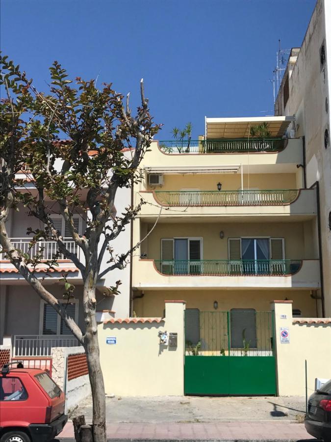 Attico Delle Pomelie Lägenhet Santa Teresa Di Riva Exteriör bild