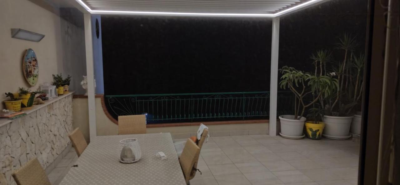 Attico Delle Pomelie Lägenhet Santa Teresa Di Riva Exteriör bild