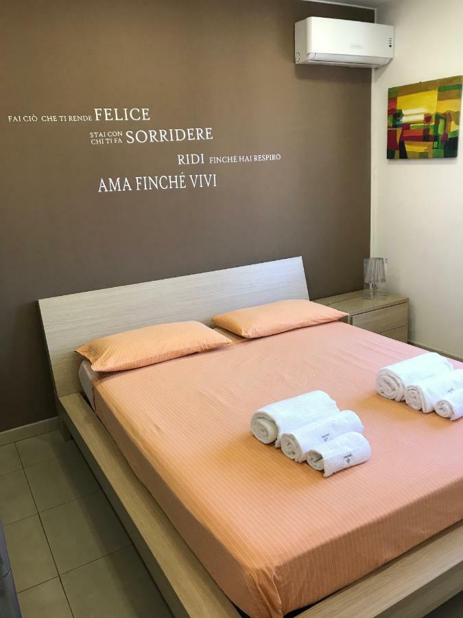Attico Delle Pomelie Lägenhet Santa Teresa Di Riva Exteriör bild